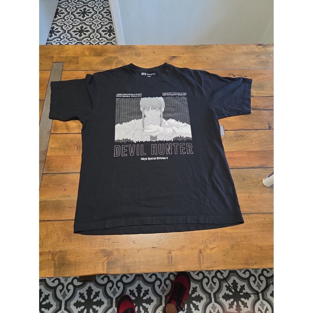 Uniqlo UT Chainsaw Man Shirt Mens L Black Makima Devil Hunter Anime Graphic Tee